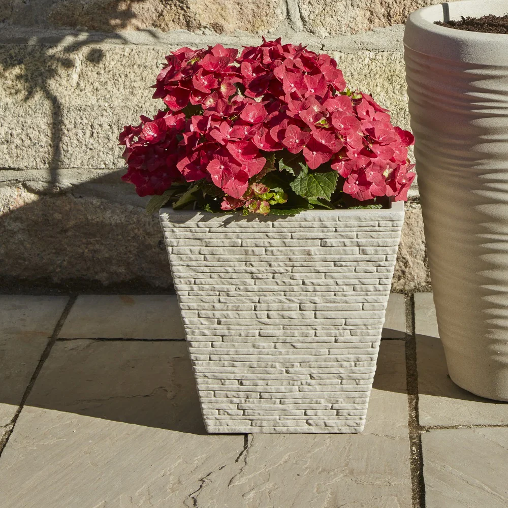עציץ פלסטיק לידס מרובע 33*33 ס"מ אבן