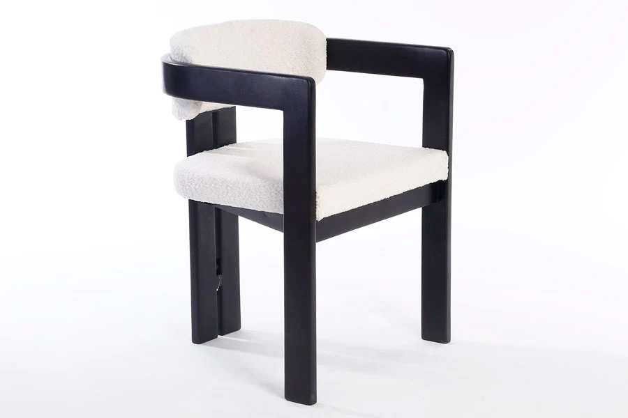 כסא עץ מלא ריפוד בוקלה CASTEL BLACK